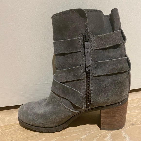 Clarks gray suede boots - Picture 5 of 5